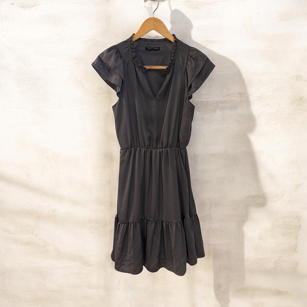 BANANA REPUBLIC CHARCOAL GRAY RUFFLED V-NECK DRESS XS